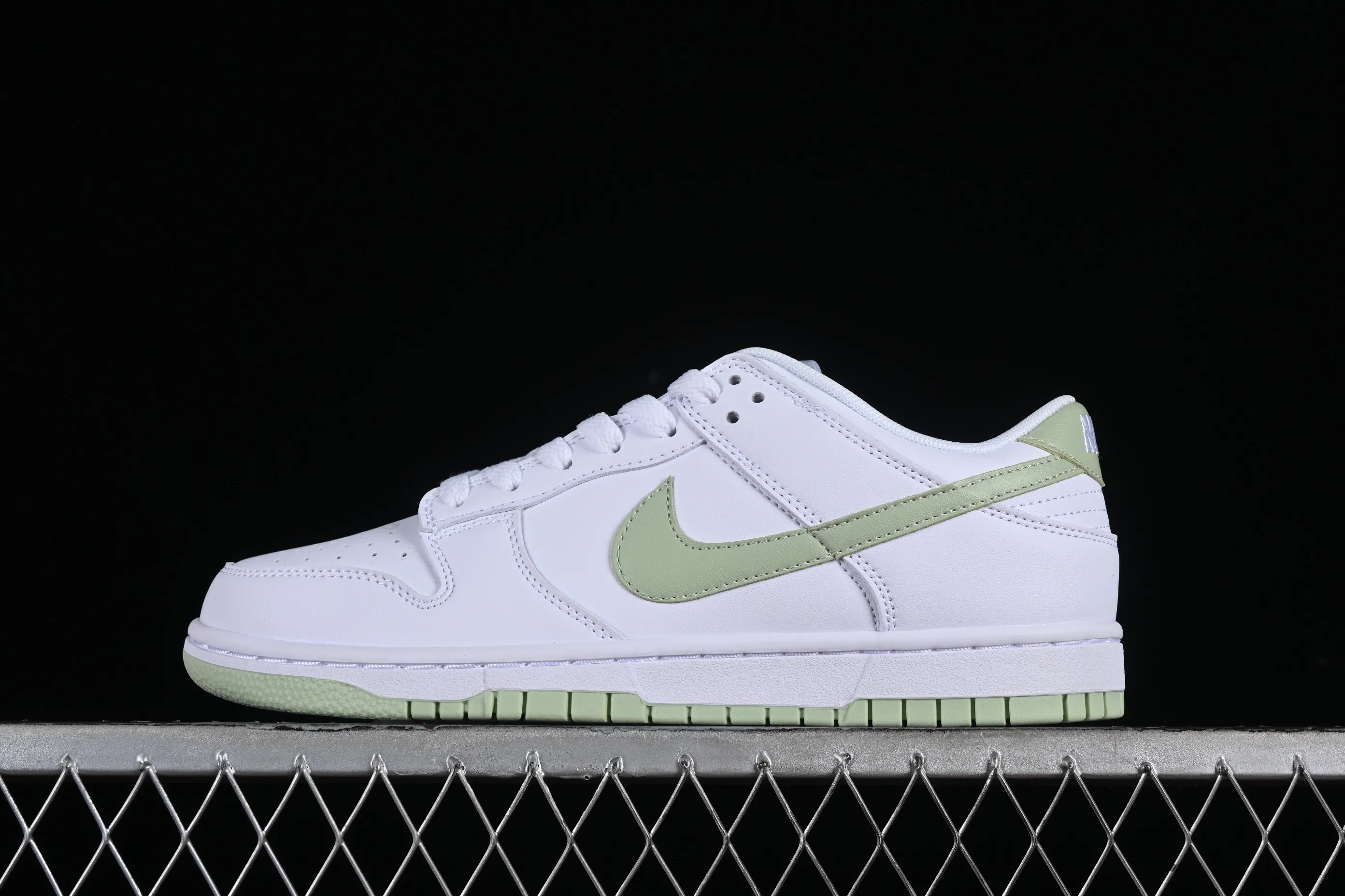 All Categories Nk SB Dunk Series Nk SB Dunk Low Low-top sneakers Nk SB Dunk Low Mint white and green color Low-top casual sports skateboard shoes DV0831-105